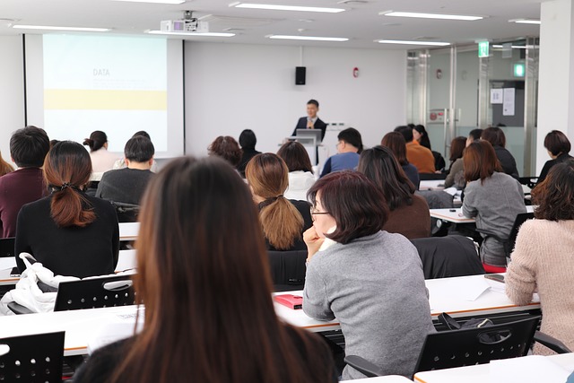 倉庫管理主任者講習とは?合格率と整備管理者との兼任ルールを解説