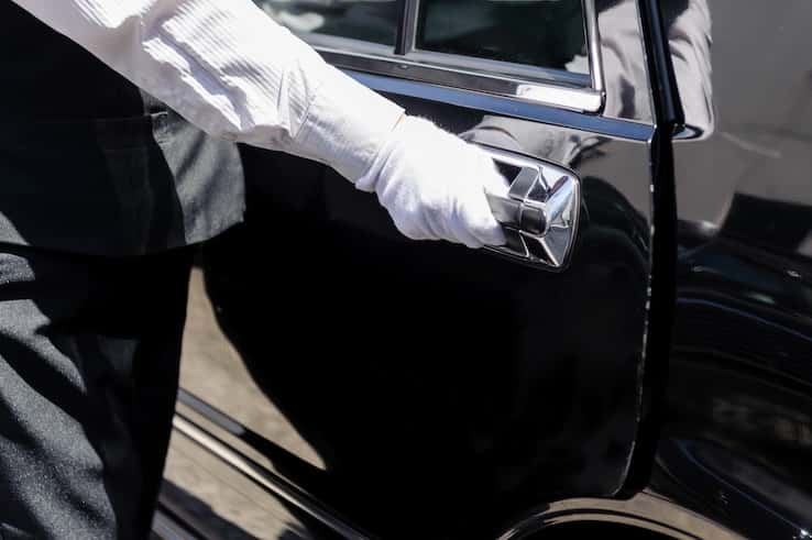 都市型ハイヤーを開業するための要件や資金、許可取得のポイントや注意点を解説