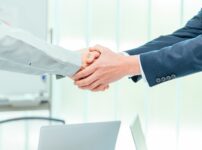 【運送業のM&A】株式譲渡と事業譲渡（譲渡譲受認可）はどう違う？失敗しないためのポイントを解説